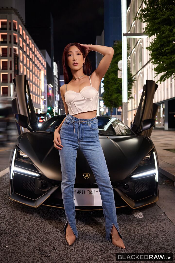 Petite Babe Mixes Business With BBC Pleasure