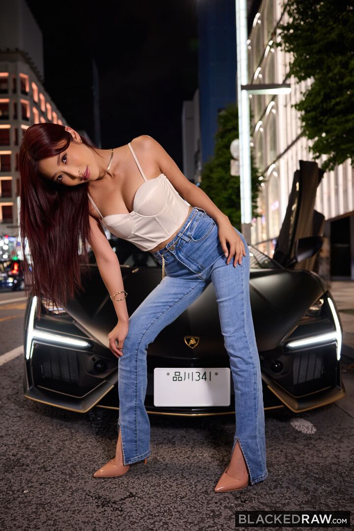 Petite Babe Mixes Business With BBC Pleasure