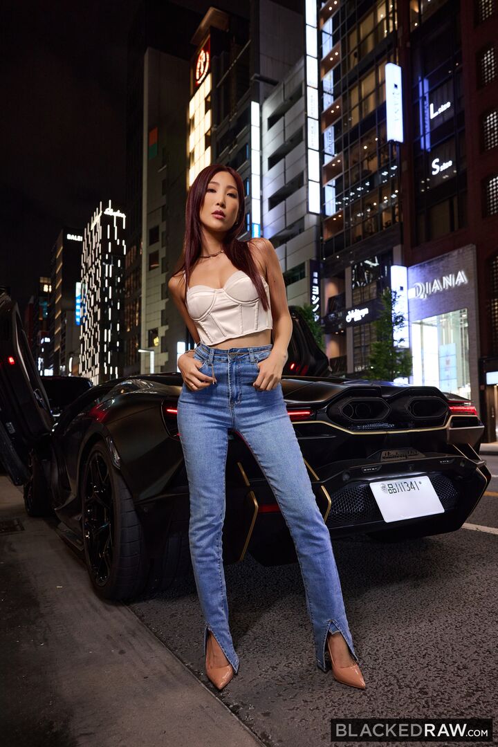 Petite Babe Mixes Business With BBC Pleasure