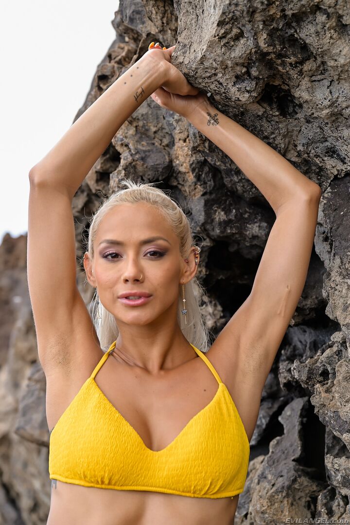 VERONICA LEAL Scenic Outdoor Anal Date