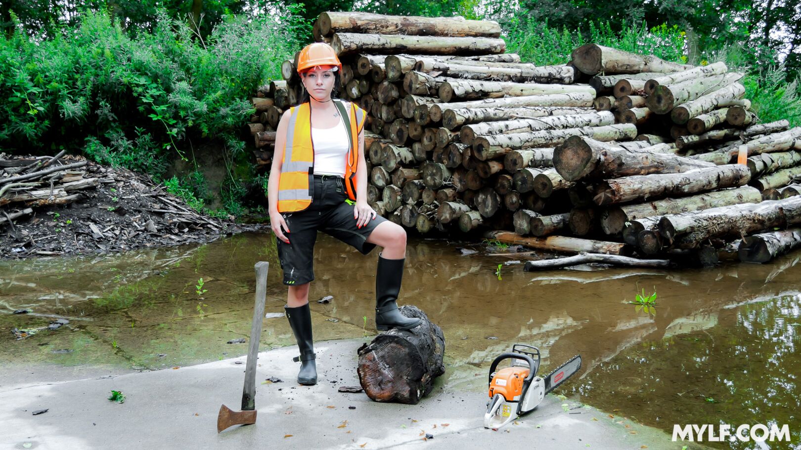 Lady Lumberjack Can Handle Any Wood (CG Dangers Debut)