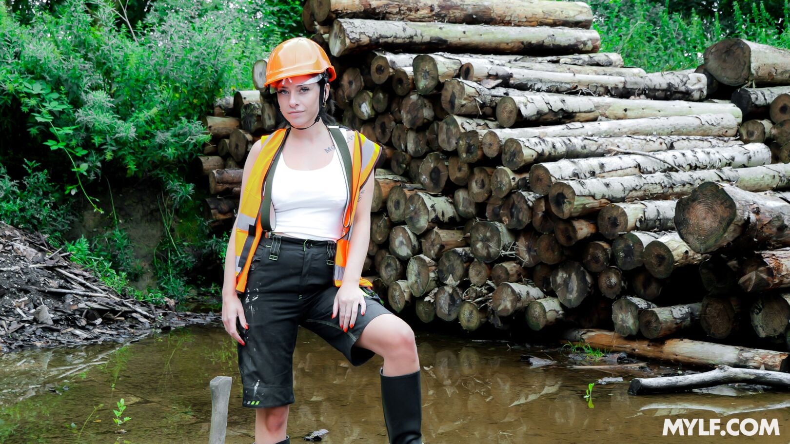 Lady Lumberjack Can Handle Any Wood (CG Dangers Debut)