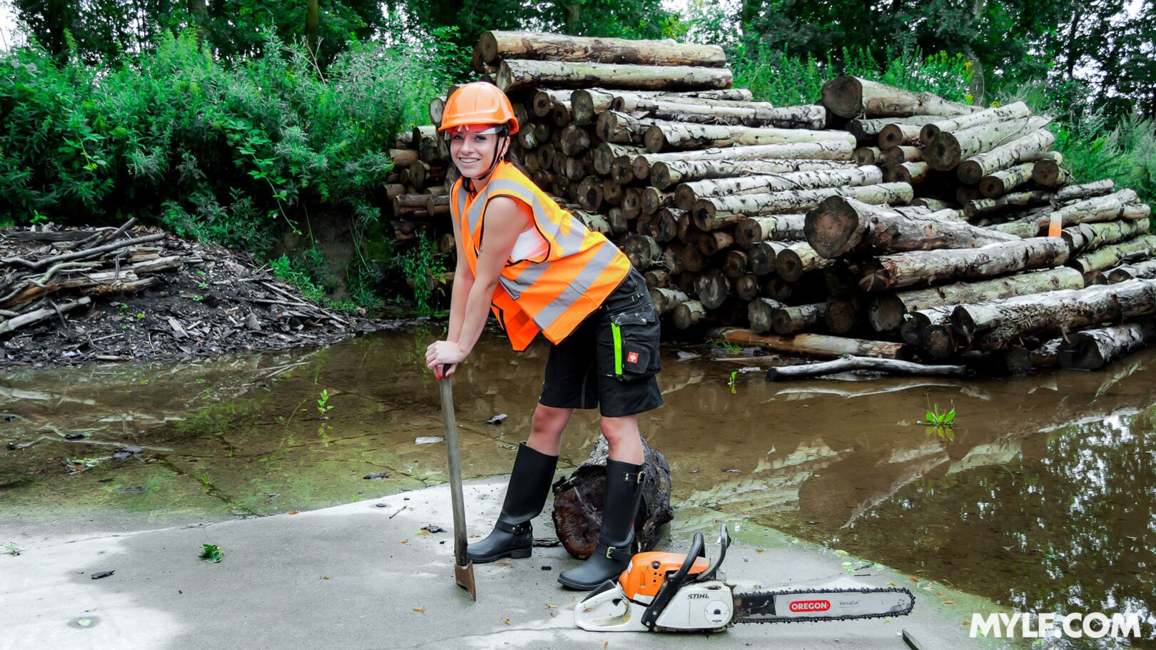 Lady Lumberjack Can Handle Any Wood (CG Dangers Debut)