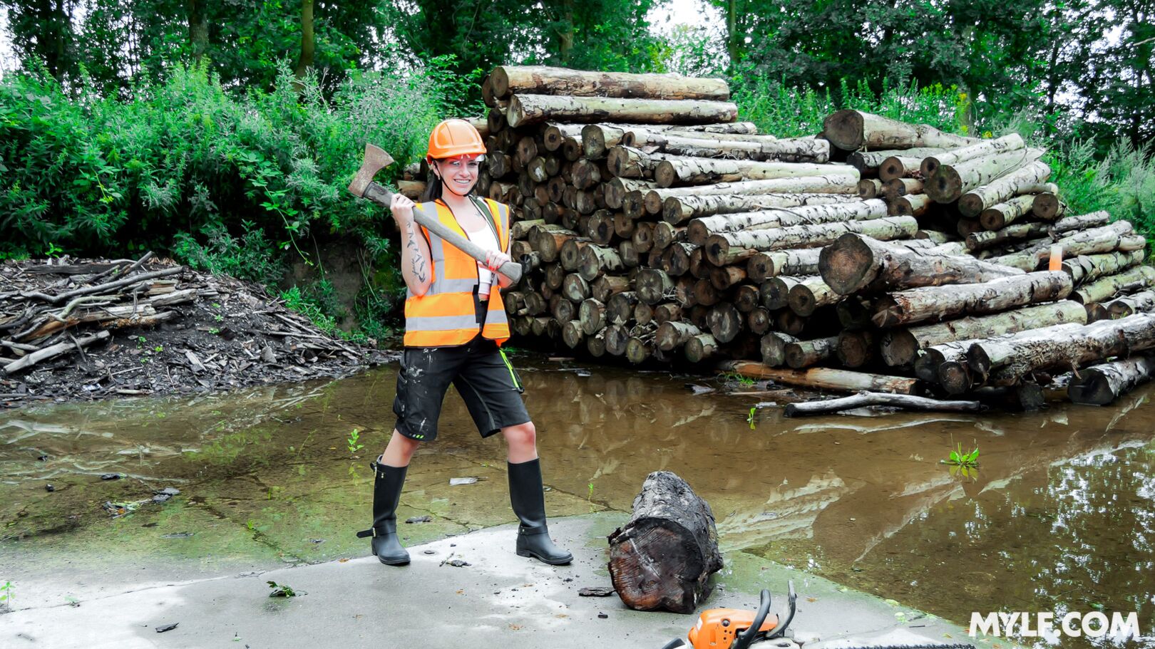 Lady Lumberjack Can Handle Any Wood (CG Dangers Debut)