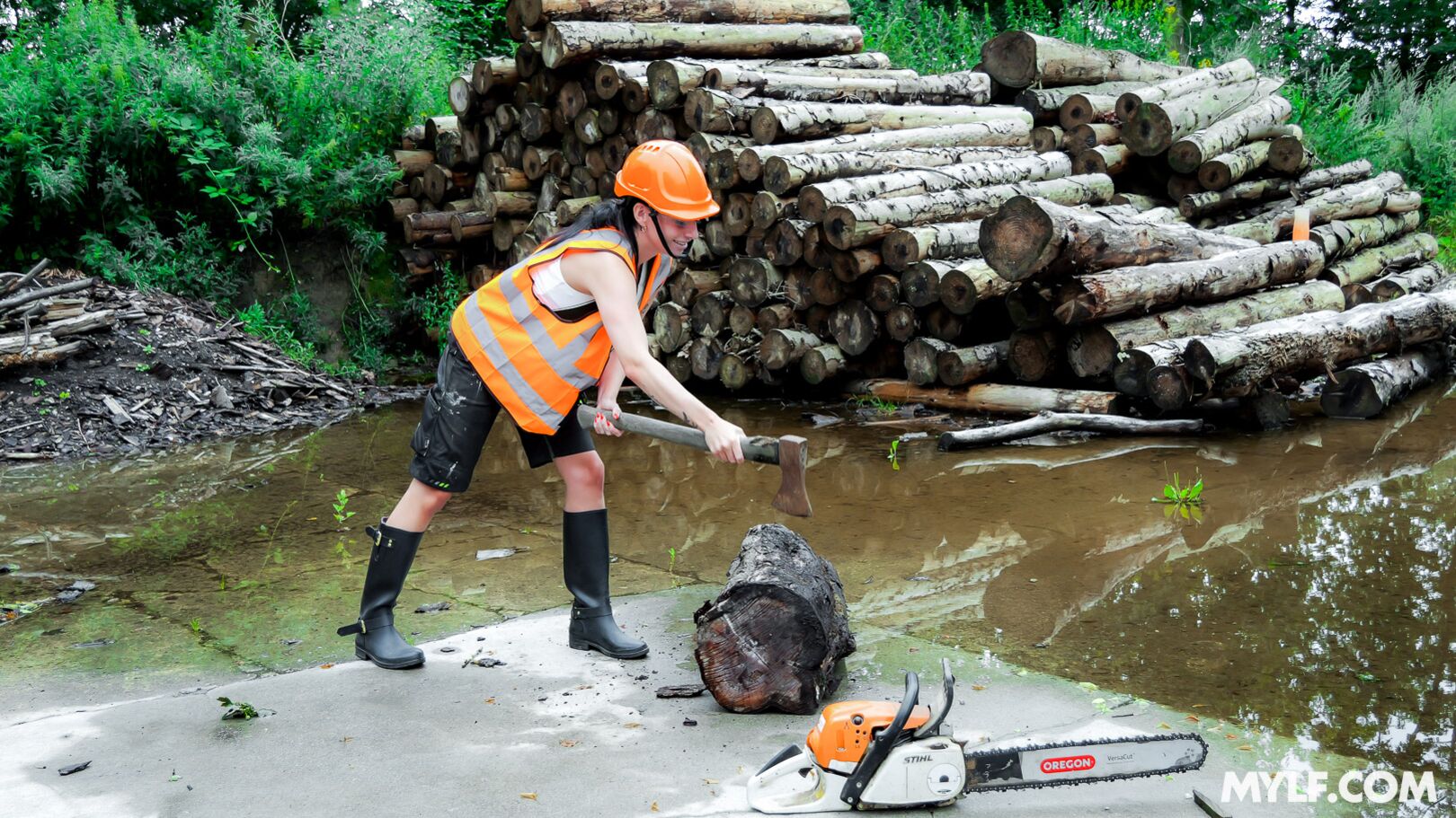 Lady Lumberjack Can Handle Any Wood (CG Dangers Debut)