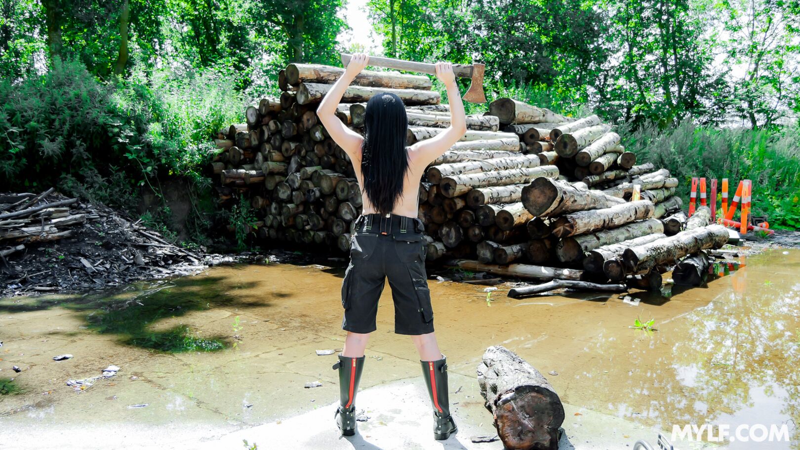 Lady Lumberjack Can Handle Any Wood (CG Dangers Debut)