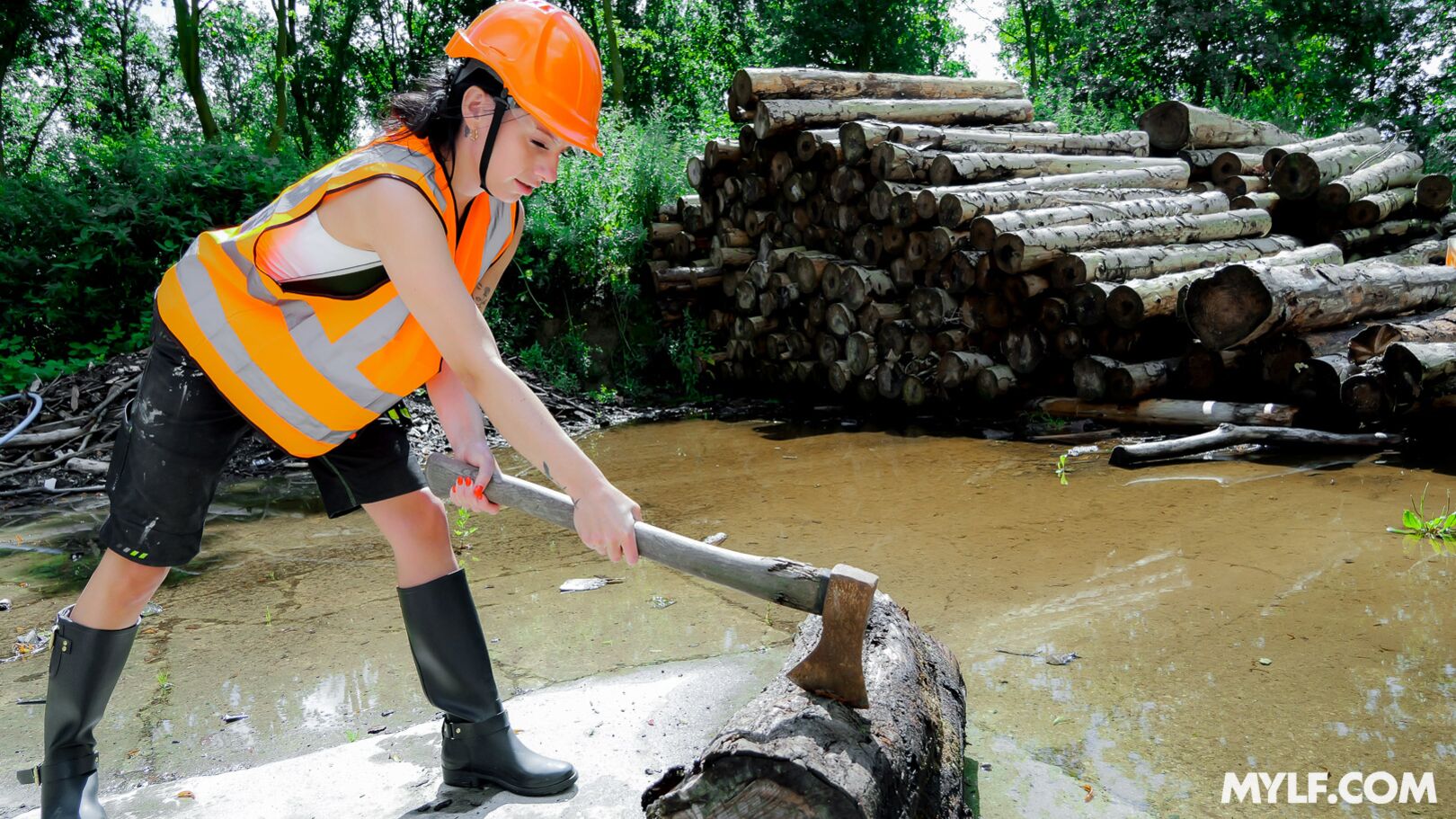 Lady Lumberjack Can Handle Any Wood (CG Dangers Debut)