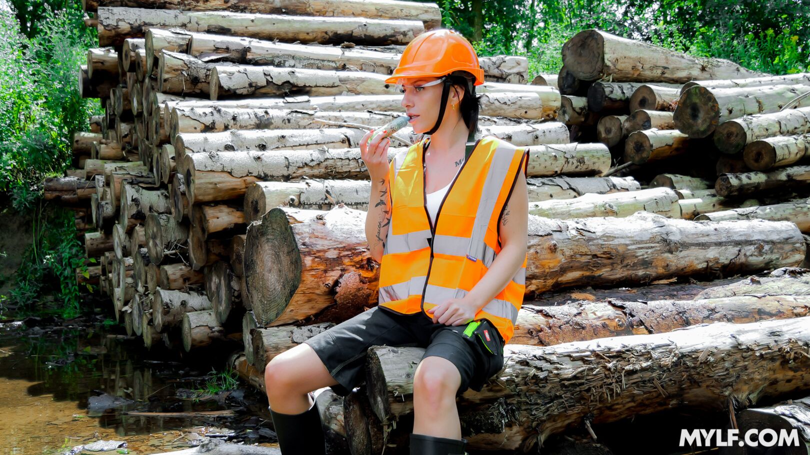 Lady Lumberjack Can Handle Any Wood (CG Dangers Debut)