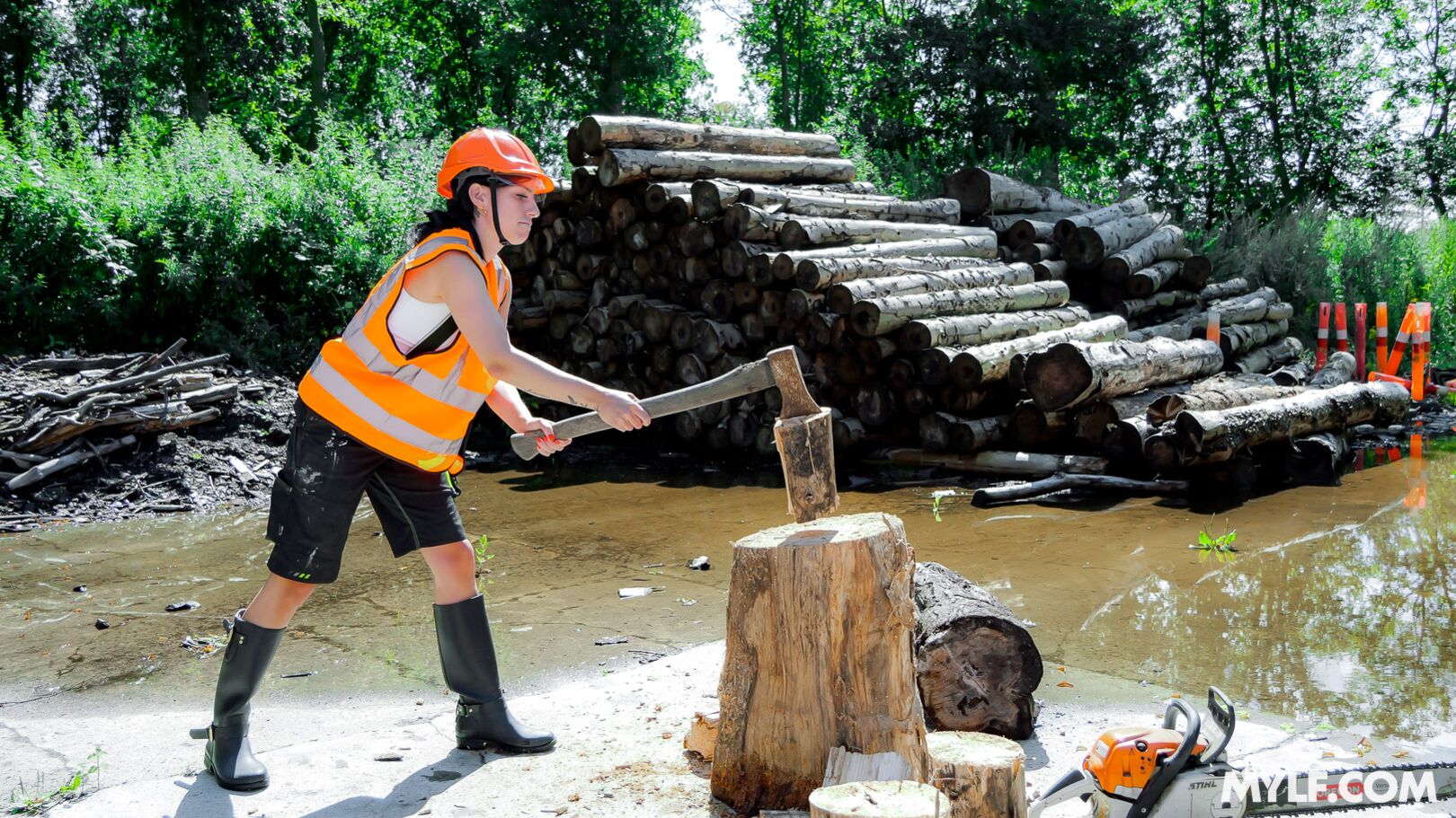 Lady Lumberjack Can Handle Any Wood (CG Dangers Debut)