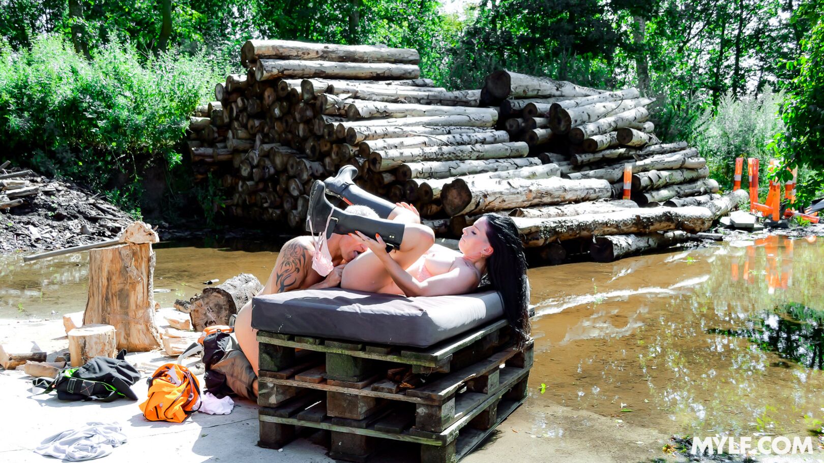 Lady Lumberjack Can Handle Any Wood (CG Dangers Debut)