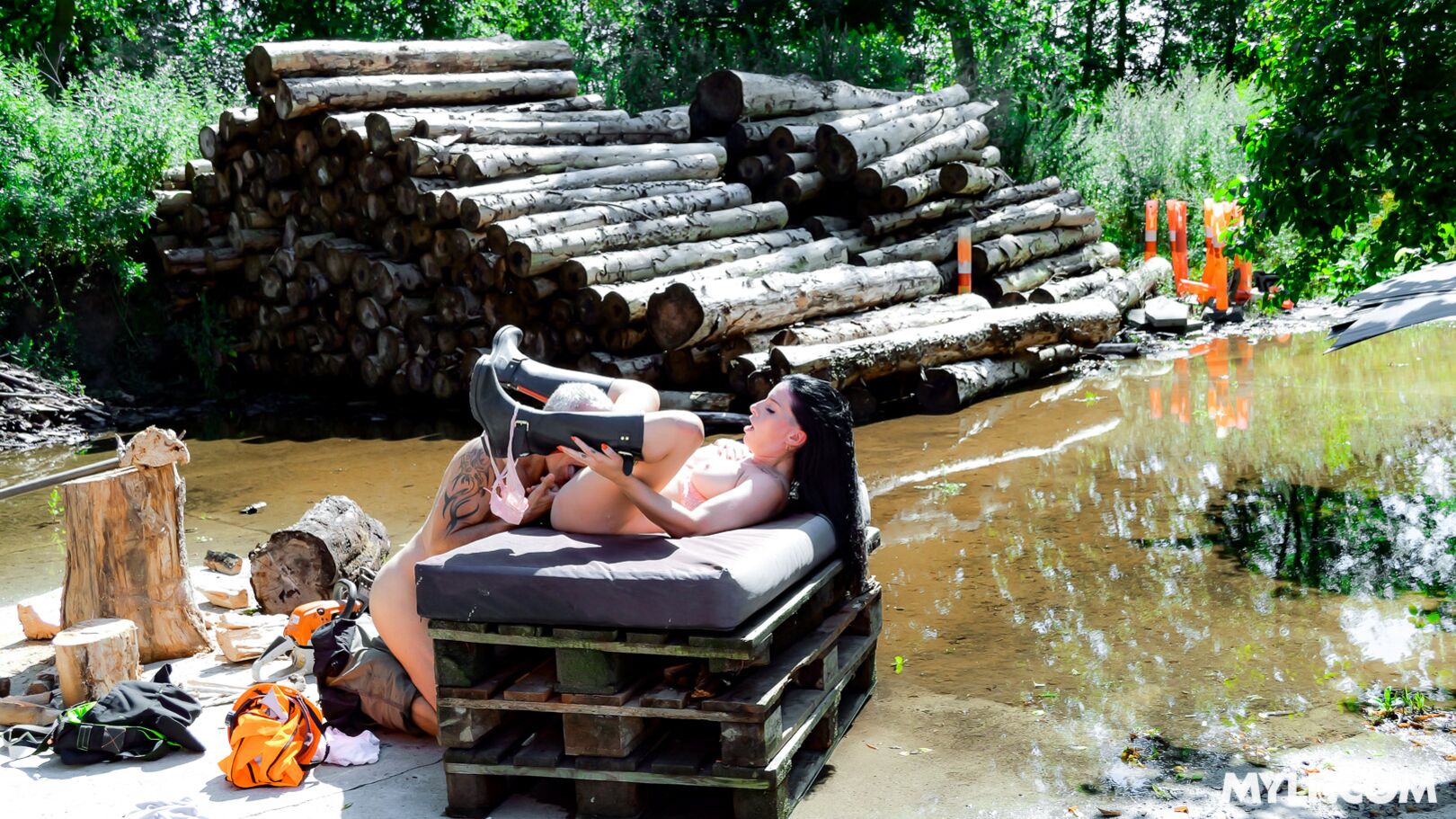 Lady Lumberjack Can Handle Any Wood (CG Dangers Debut)