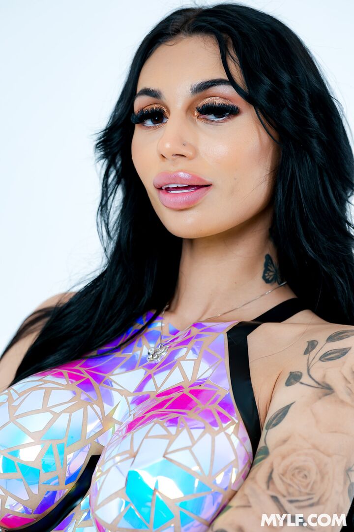 November Spotlight: Ariana Starr's Massive Tits Deserve Their Own Award!