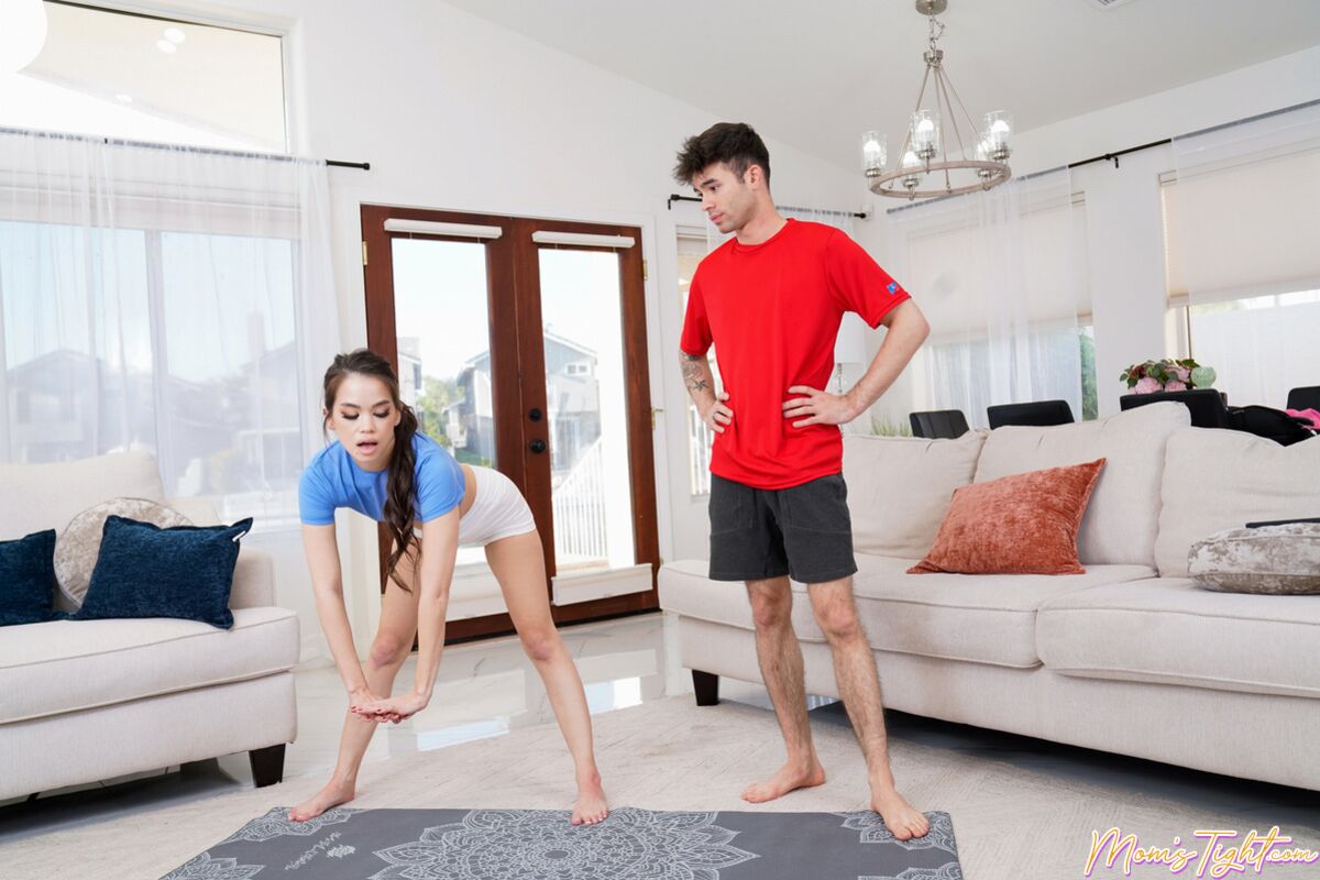 Off The Couch And Into Stepmom - S3:E6