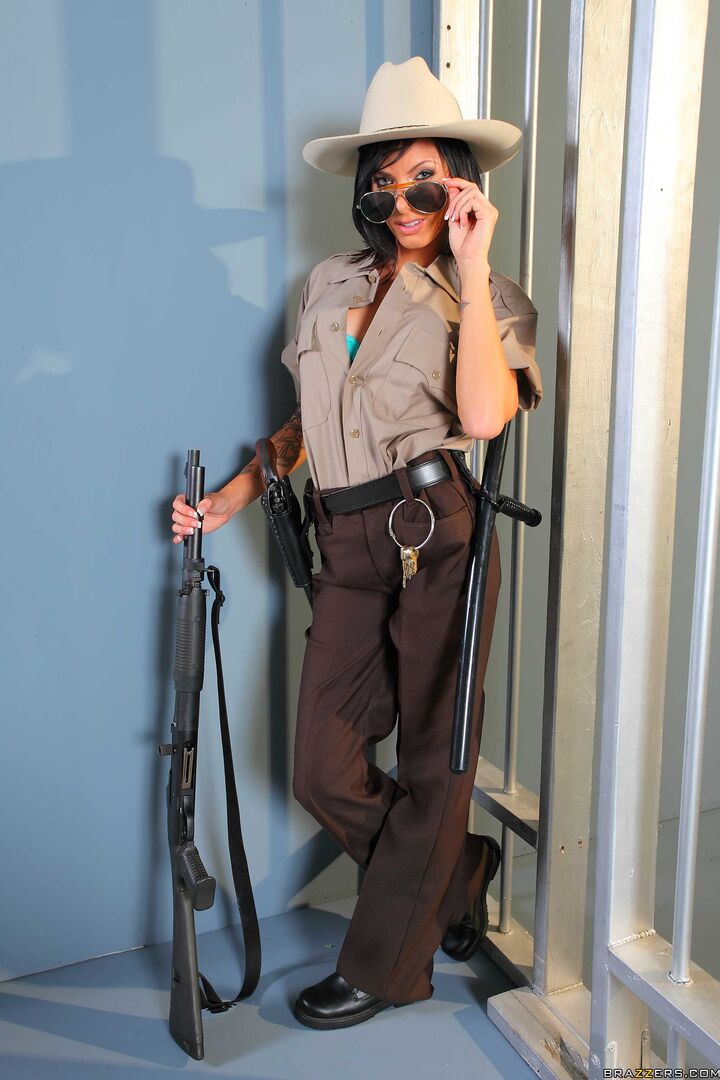 I Cumshot The Sheriff
