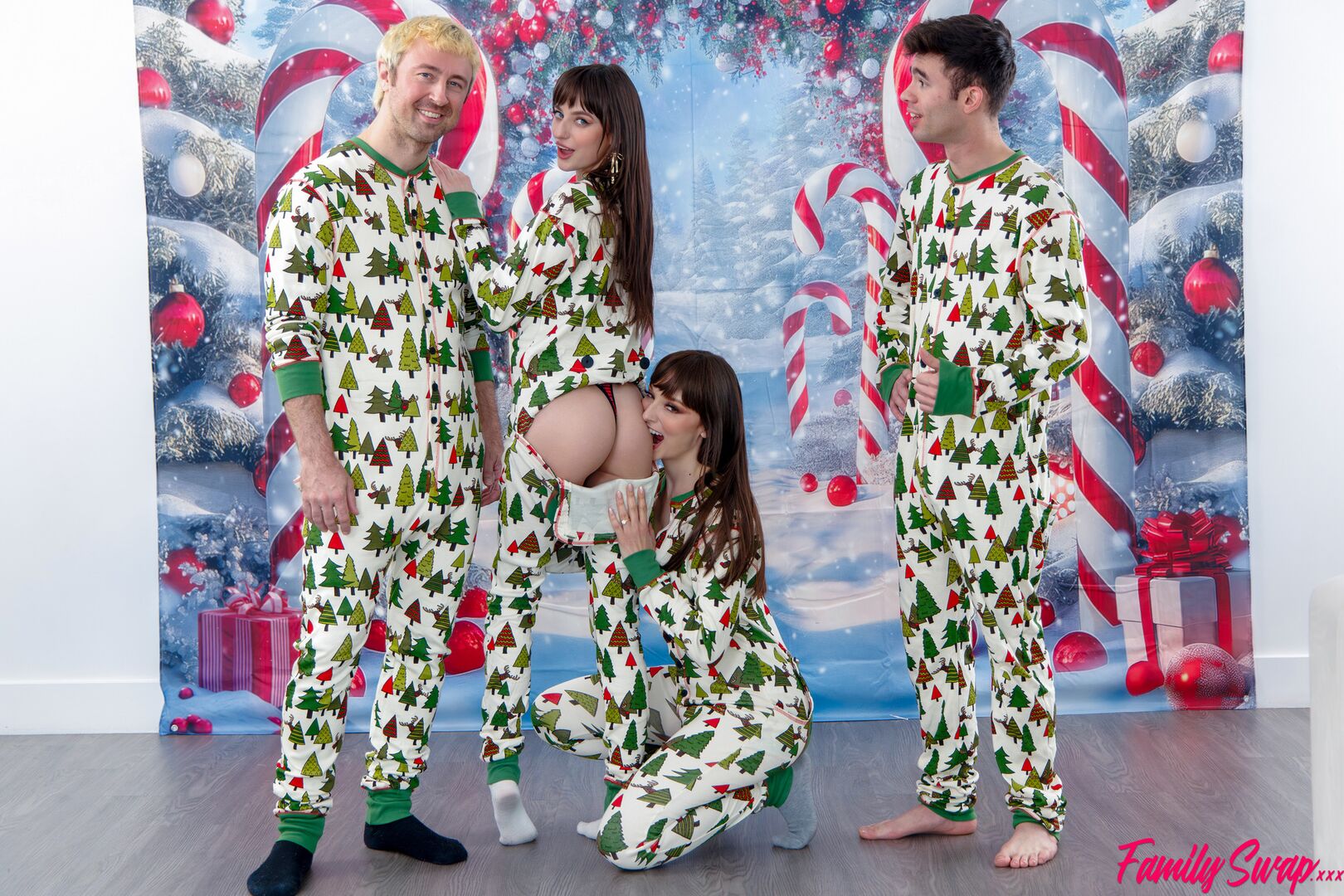 Were Too Horny For A Christmas Card Picture - S11:E2