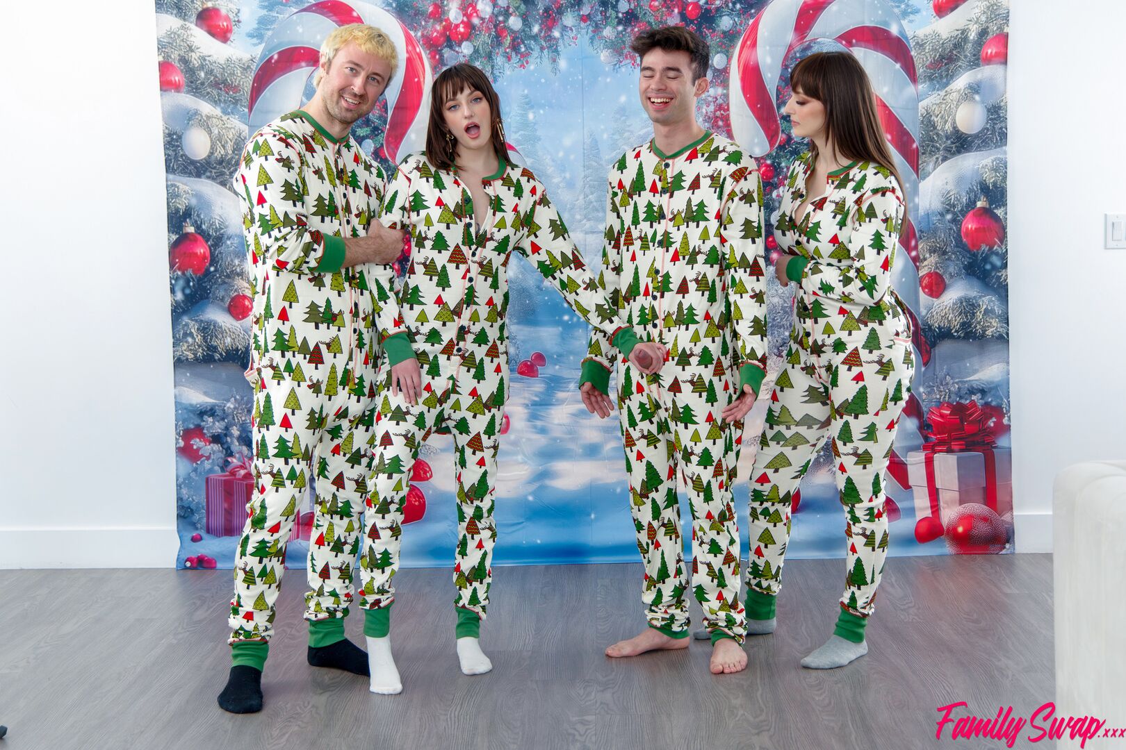 Were Too Horny For A Christmas Card Picture - S11:E2