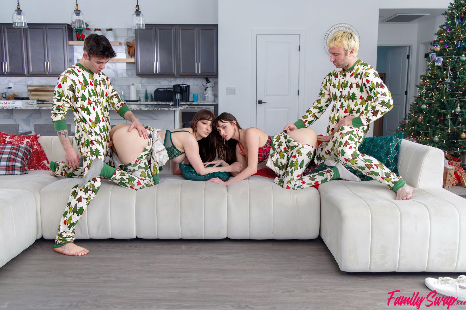 Were Too Horny For A Christmas Card Picture - S11:E2