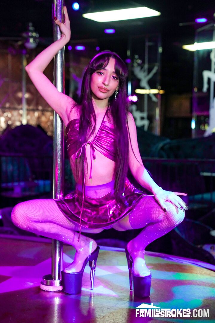 “Spitroast Me, Just Don’t Tell Mom I’m a Stripper!” Ronnie’s Secret Revealed