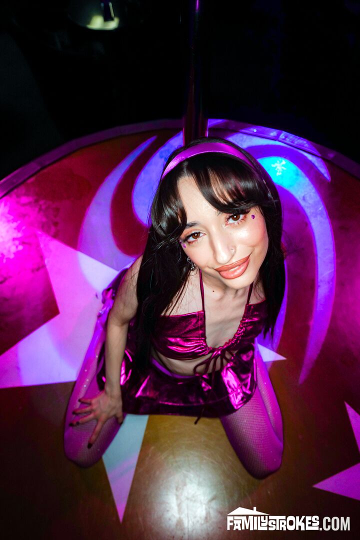 “Spitroast Me, Just Don’t Tell Mom I’m a Stripper!” Ronnie’s Secret Revealed