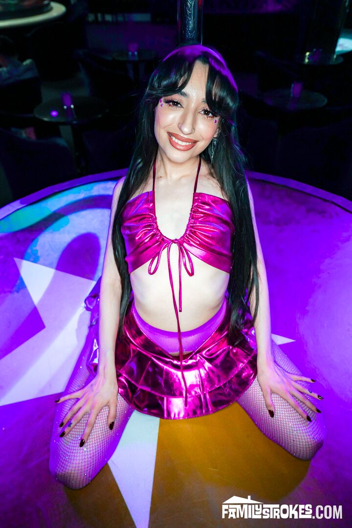 “Spitroast Me, Just Don’t Tell Mom I’m a Stripper!” Ronnie’s Secret Revealed