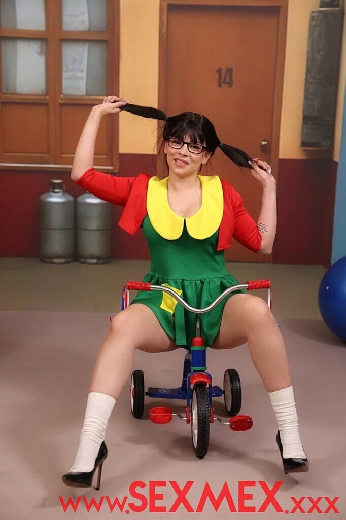 HORNY BARRIO - THE SEXY NEW NEIGHBOR . Nicole Zurich Lula