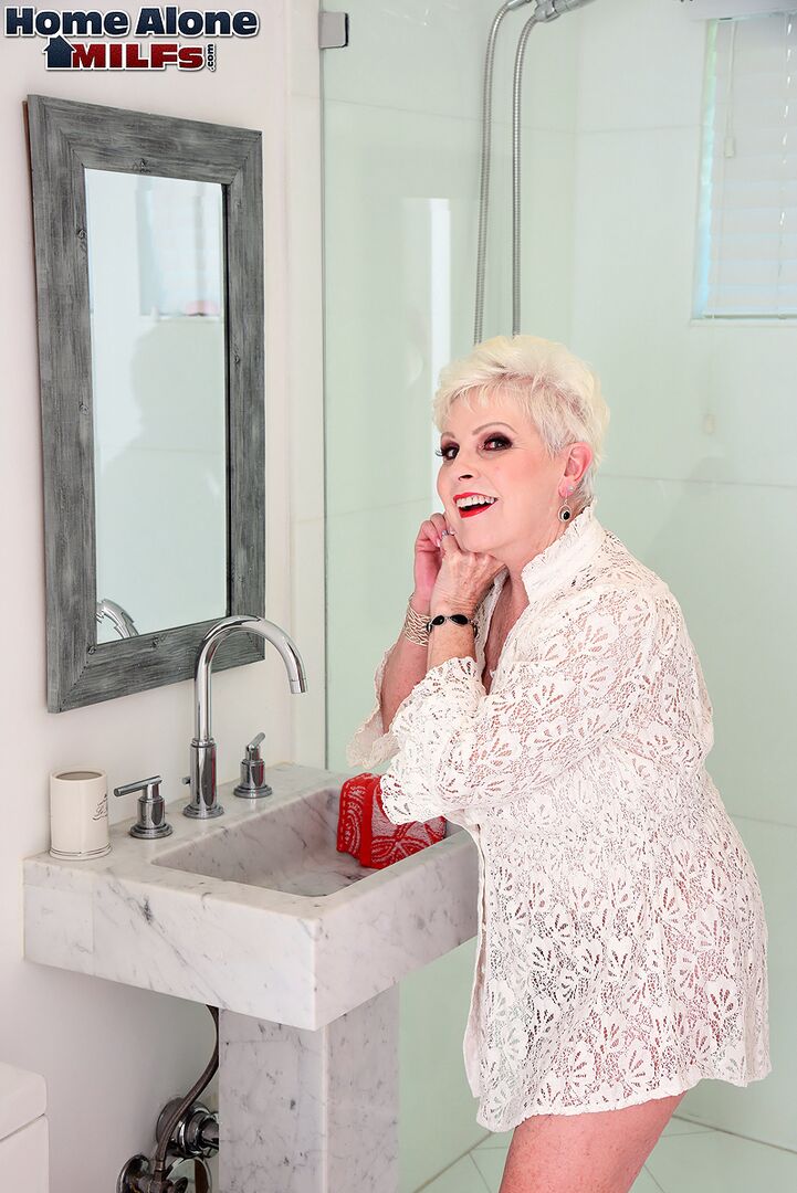 Shower time with great granny Jewel