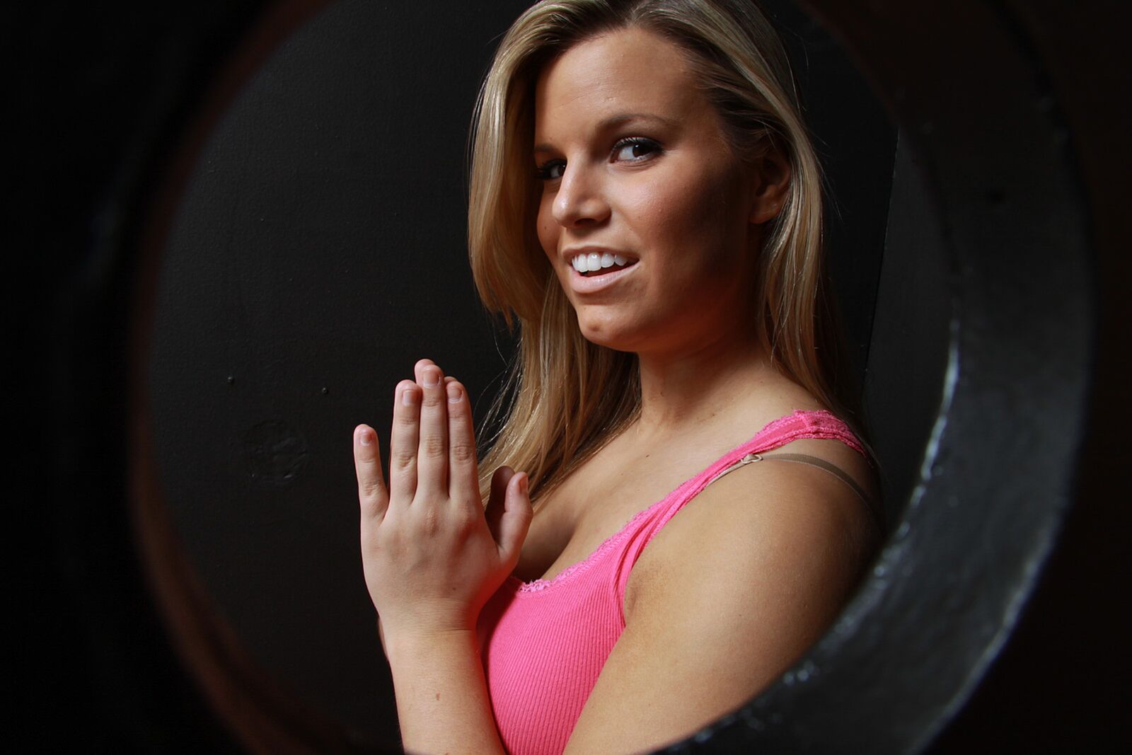 Jessica Marie Enjoys Cumshot In Gloryhole