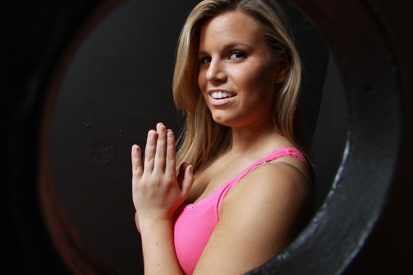 Jessica Marie Enjoys Cumshot In Gloryhole