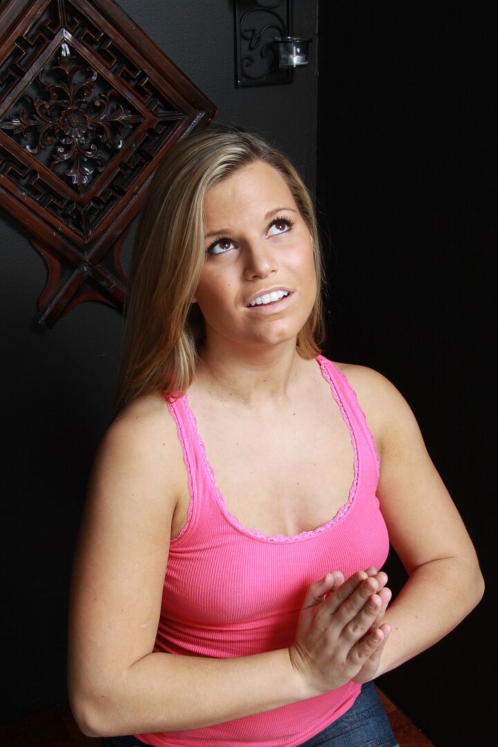 Jessica Marie Enjoys Cumshot In Gloryhole