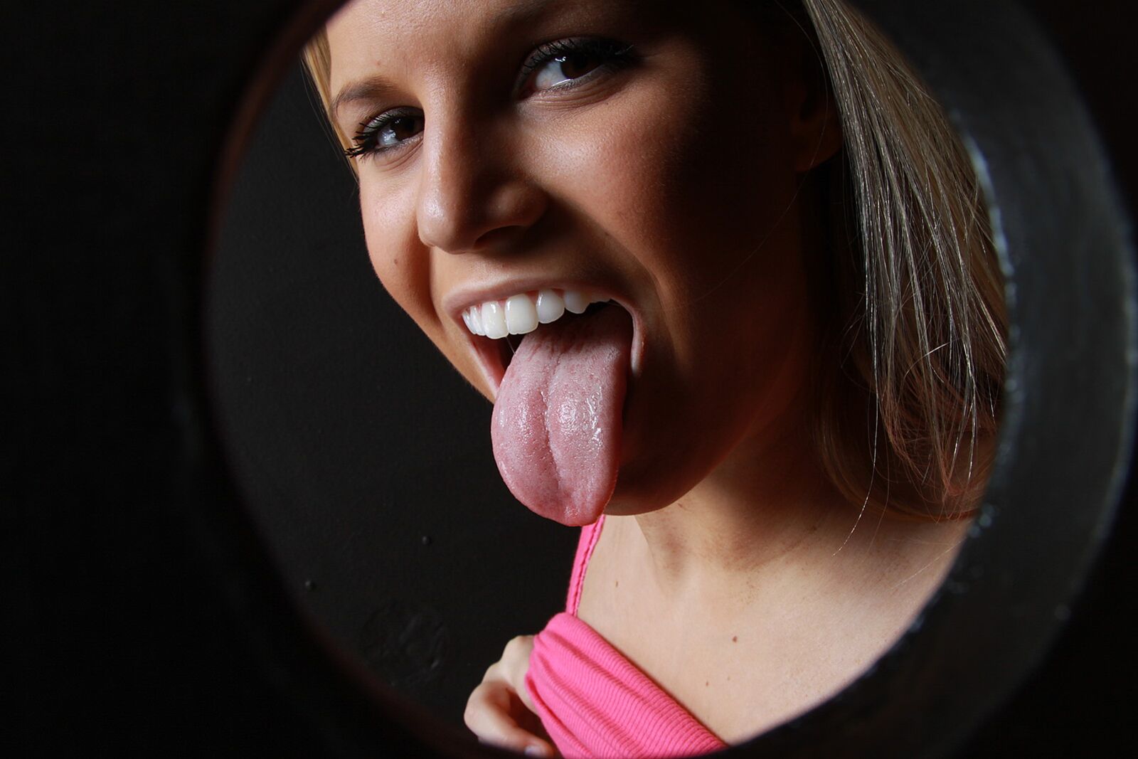 Jessica Marie Enjoys Cumshot In Gloryhole