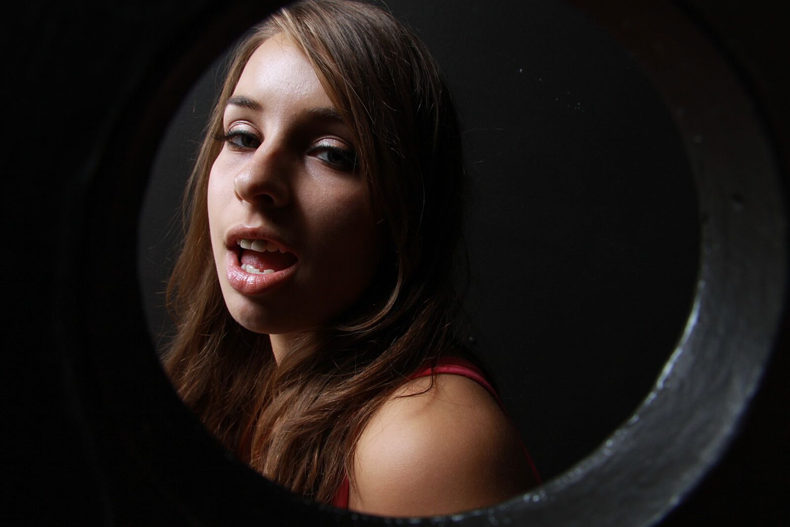 Sophia Sutra Sucks Off Dick In Gloryhole