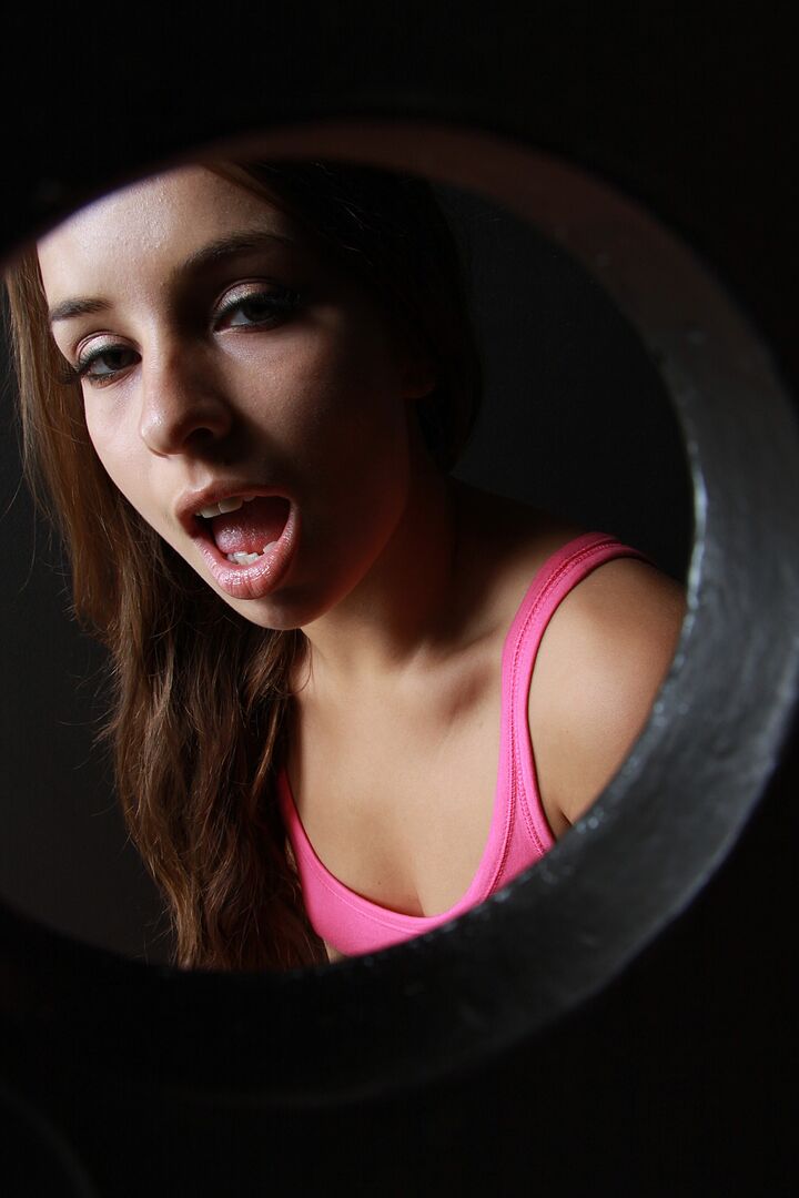 Sophia Sutra Sucks Off Dick In Gloryhole