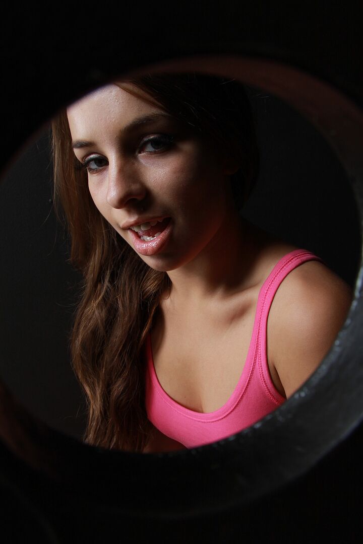 Sophia Sutra Sucks Off Dick In Gloryhole