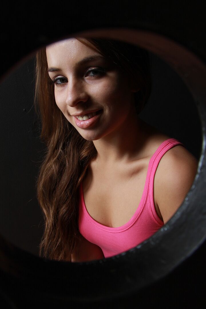 Sophia Sutra Sucks Off Dick In Gloryhole