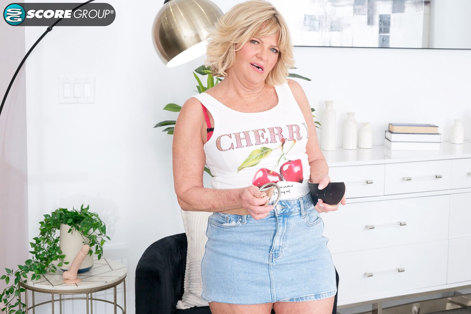 Elara Elis, 62, wants you to enjoy her fine, fuckable ass and mature pussy