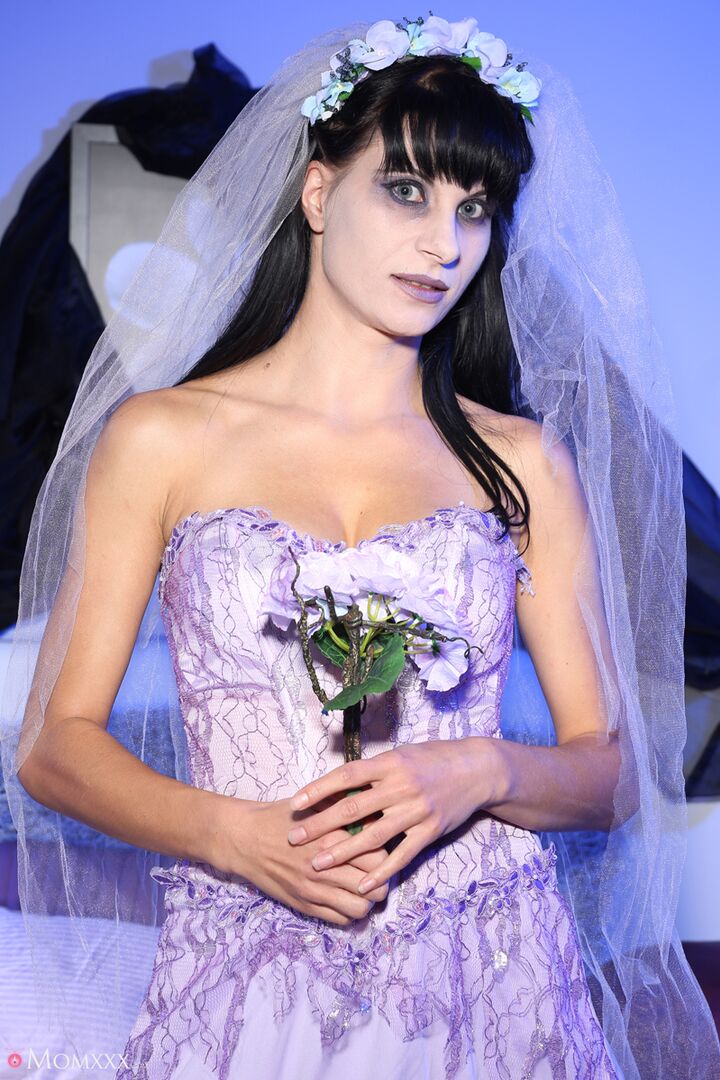 Halloween Costume Gets Horny Babe Ready To Fuck