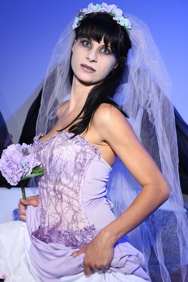 Halloween Costume Gets Horny Babe Ready To Fuck