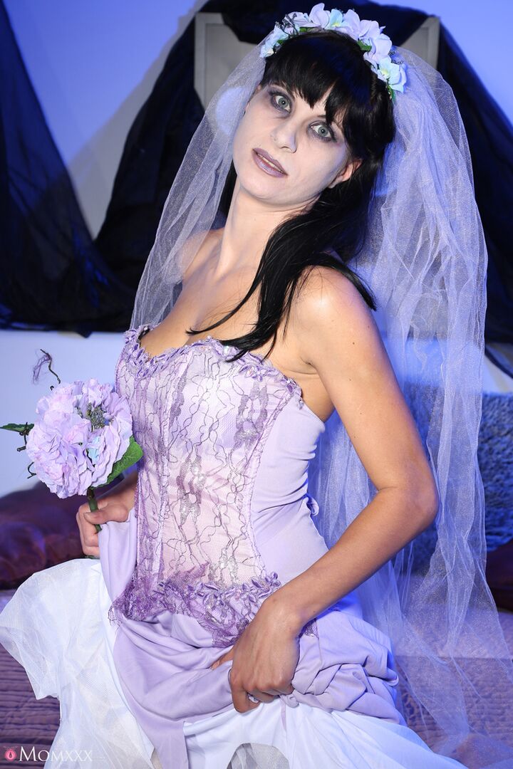 Halloween Costume Gets Horny Babe Ready To Fuck