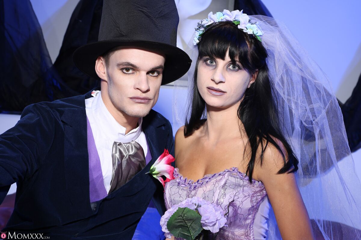 Halloween Costume Gets Horny Babe Ready To Fuck