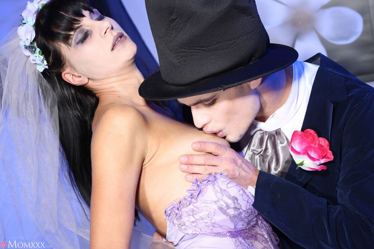Halloween Costume Gets Horny Babe Ready To Fuck