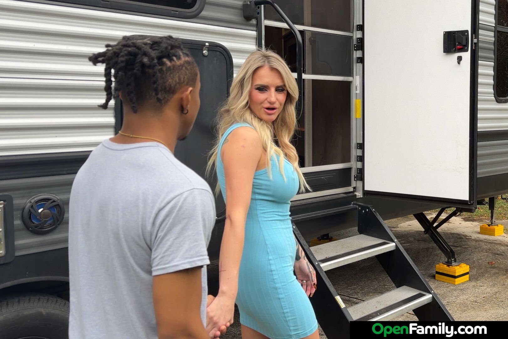 Blonde bombshell anastasia shades loves to fuck in an open family