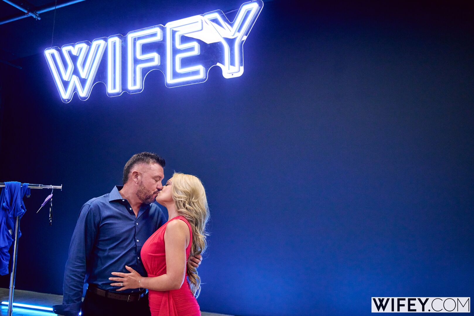Alexa And Keith: Busty Blonde Hotwife Puts On A Show For Hubby