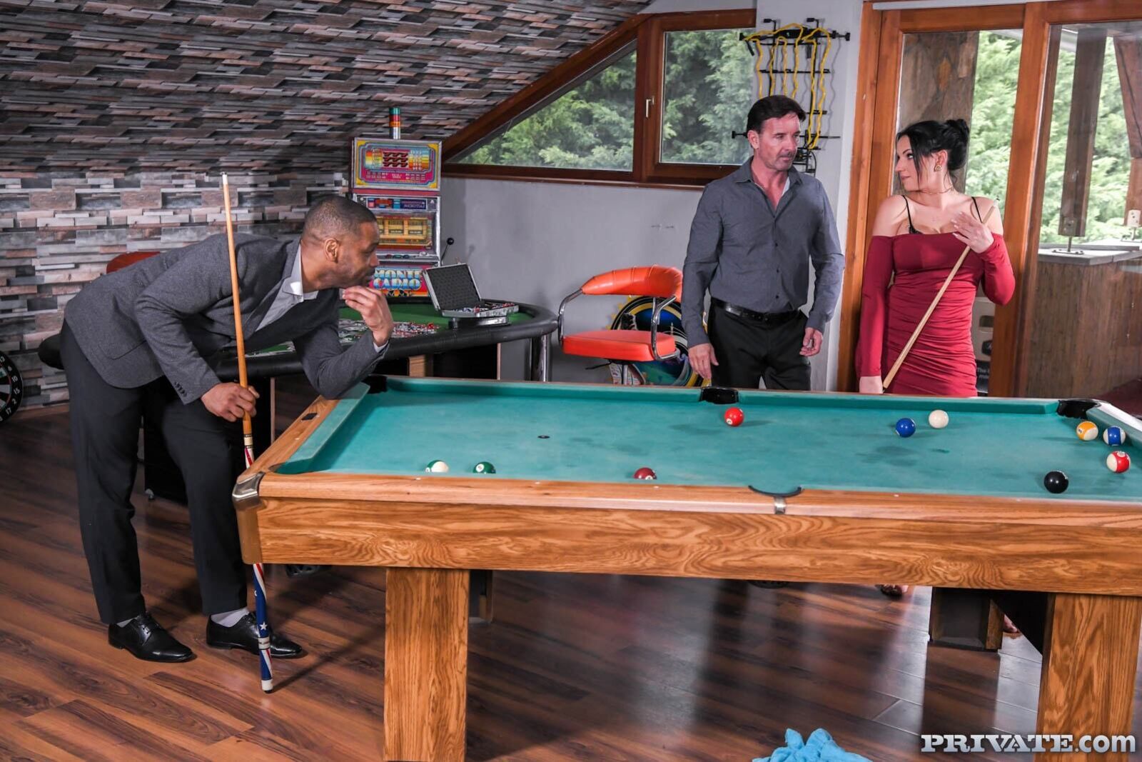 Have you see how Jolee Love plays on the pool table?