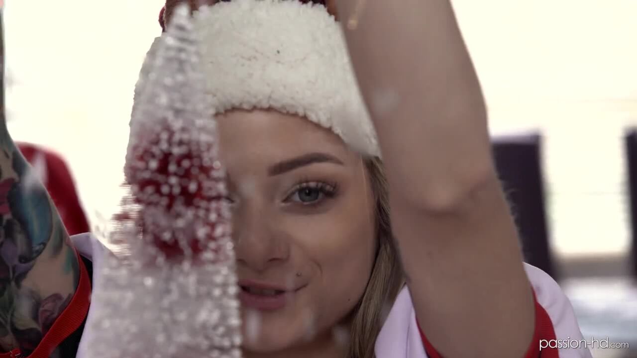 Roxy Ryder: Xxxmas Cheer