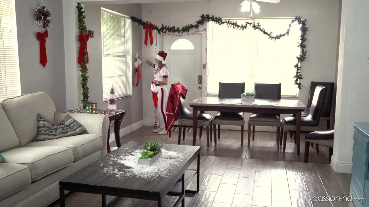 Roxy Ryder: Xxxmas Cheer