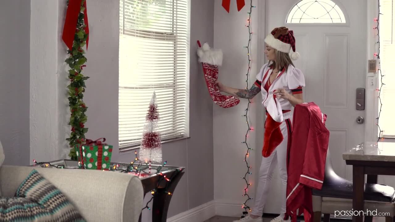 Roxy Ryder: Xxxmas Cheer