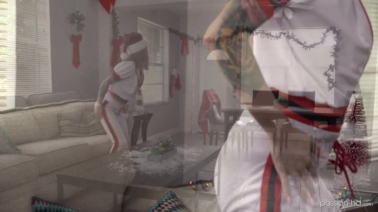 Roxy Ryder: Xxxmas Cheer