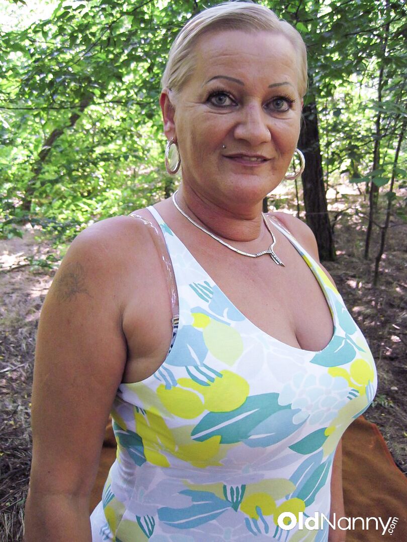 POV FOREST FUCKING WITH BIG COCK AND MATURE LADY