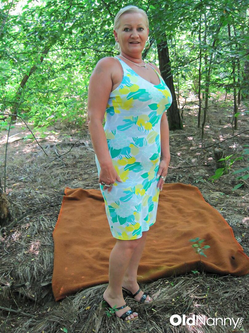 POV FOREST FUCKING WITH BIG COCK AND MATURE LADY