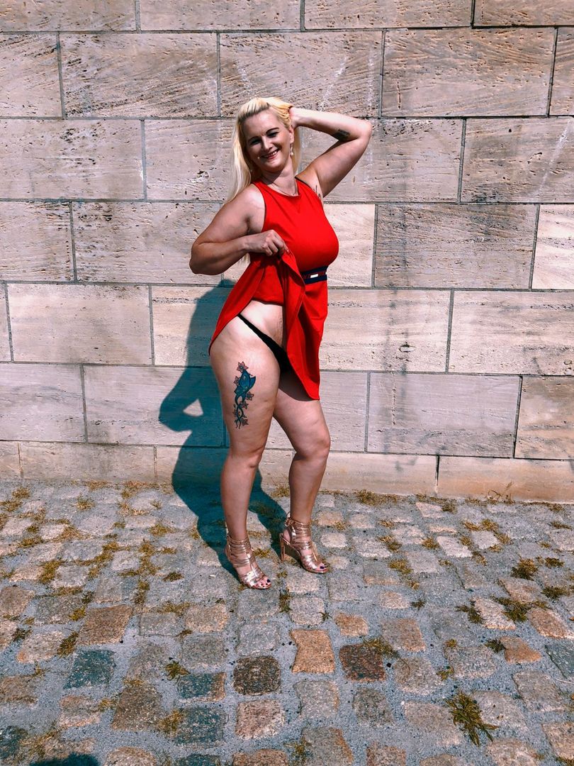 Conny Dachs and Mia Bitch Get It On In A Berlin Hotel